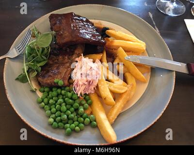 Pranzo presso il Rising Sun Hotel Cheltenham 4/3/18 Foto Stock