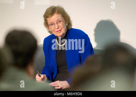 Mary Robinson ha tenuto lezioni all'università Foto Stock