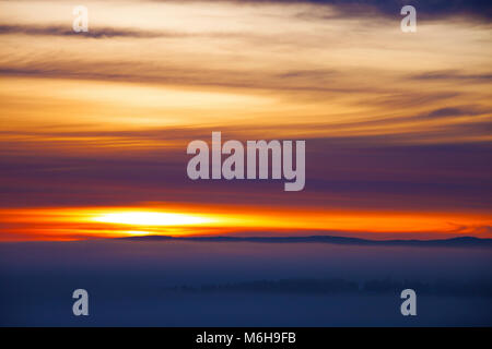 Bellissima alba all'orizzonte. Foto Stock