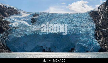 Blackstone glacier spinge in mare su un percorso northernly tirando l intera faccia in ombra. Foto Stock