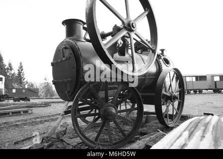 Vapore portatile motore realizzato da Clayton & Shuttleworth a Konnerud Mining Museum in Norvegia (bianco e nero) Foto Stock