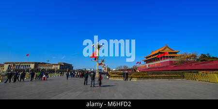 Pechino, Cina - Mar 1, 2018. La gente visita a Piazza Tiananmen di Pechino, Cina. In proteste del 1989, l'esercito cinese tiananmen inserito il 4 giugno e FIR Foto Stock