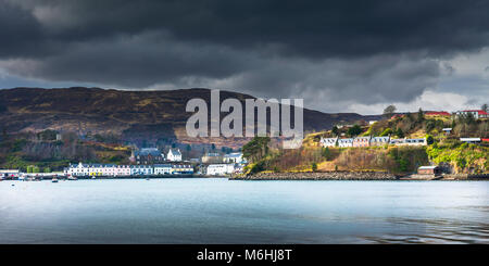 La graziosa cittadina di Portree sull'Isola di Skye. Foto Stock