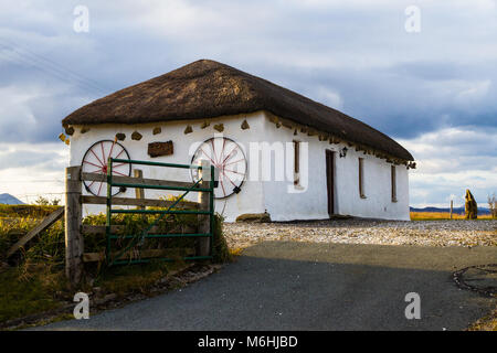 Un tradizionale blackhouse sull'Isola di Skye. Foto Stock