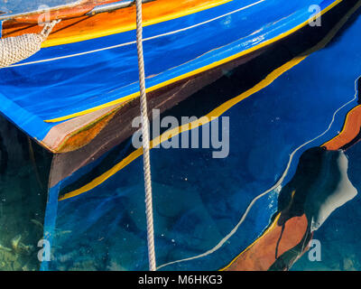 Ormeggiata barche da pesca sul isola di Procida, Italia Foto Stock