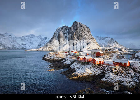 Hamnoy villaggio di pescatori sulle Isole Lofoten in Norvegia Foto Stock