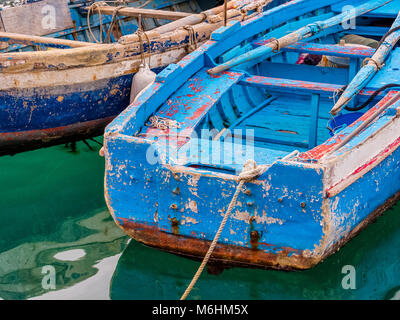 Ormeggiata barche da pesca sul isola di Procida, Italia Foto Stock