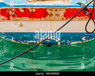 Ormeggiata barche da pesca sul isola di Procida, Italia Foto Stock