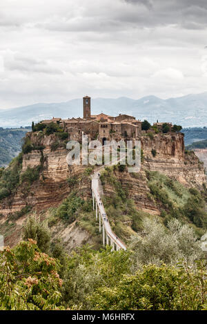 Civita è una frazione del comune di Bagnoregio, in provincia di Viterbo, regione Lazio, che fa parte delle più belle città in Italia Foto Stock