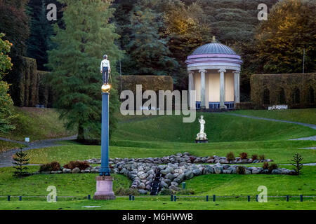 Vista del Pallas Athena statua al Moritzkanal a Kleve, Germania Foto Stock