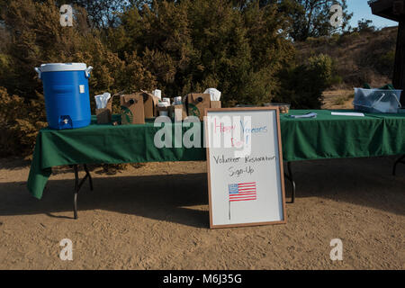 Veterani Day Trail lavorare a Rancho Sierra Vista Satwiwa. Foto Stock