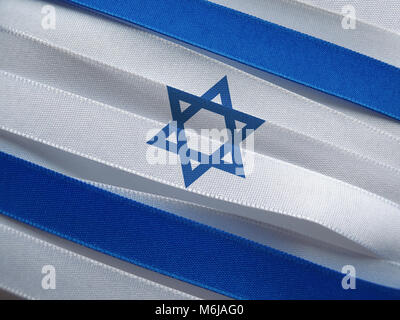 Bandiera di Israele o banner realizzati con blu e bianco nastri Foto Stock