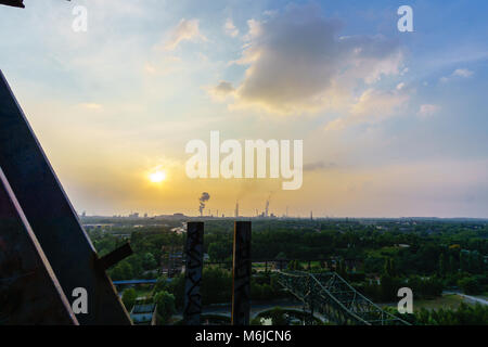 Panorama da Landschaftpark Duisburg Nord nella regione della Ruhr Foto Stock