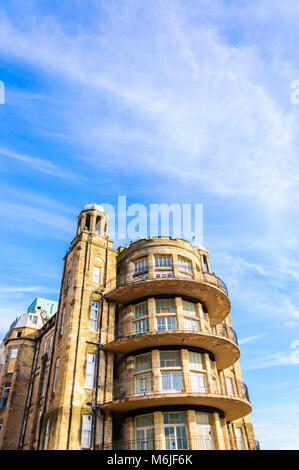 Facciata di Glasgow Victoria Infirmary sul campo di battaglia Road, Glasgow, Scotland, Regno Unito. L'infermeria è stato aperto il 14 febbraio 1890. Foto Stock