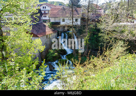 Cascate di Rastoke, Croazia durante il giorno in primavera Foto Stock