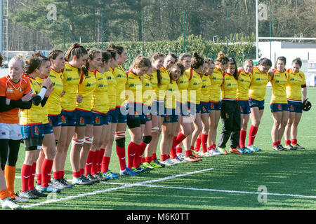 03 marzo 2018, il Belgio, Bruxelles: Donna Rugby Union, finale dell'Europa di rugby XV campionato 2018, Spagna vs Paesi Bassi. Il team spagnolo alla cerimonia di presentazione. -Nessun servizio di filo- Foto: Jürgen Keßler/dpa Foto Stock