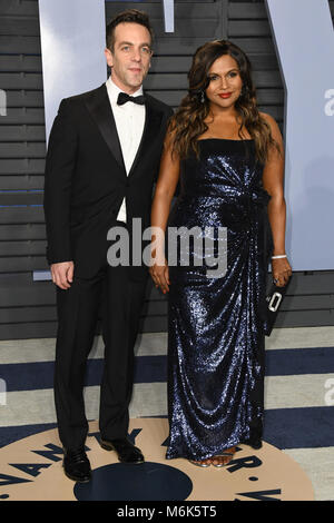 Los Angeles, CA, Stati Uniti d'America. Mar 4, 2018. 04 Marzo 2018 - Los Angeles, California - Mindy Kaling, BJ Novak. 2018 Vanity Fair Oscar Party seguendo il novantesimo Academy Awards tenutosi presso la Wallis Annenberg Center per le Arti Performative. Photo credit: Birdie Thompson/AdMedia Credito: Birdie Thompson/AdMedia/ZUMA filo/Alamy Live News Foto Stock