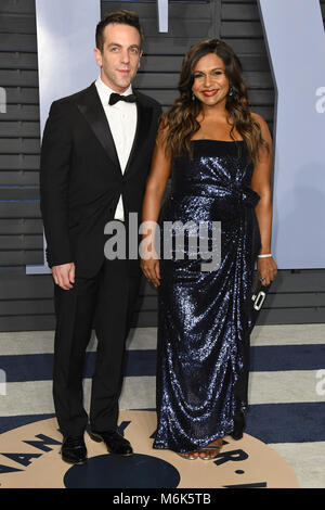 Los Angeles, CA, Stati Uniti d'America. Mar 4, 2018. 04 Marzo 2018 - Los Angeles, California - Mindy Kaling, BJ Novak. 2018 Vanity Fair Oscar Party seguendo il novantesimo Academy Awards tenutosi presso la Wallis Annenberg Center per le Arti Performative. Photo credit: Birdie Thompson/AdMedia Credito: Birdie Thompson/AdMedia/ZUMA filo/Alamy Live News Foto Stock