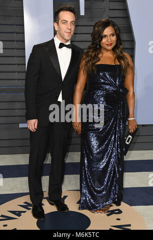 Los Angeles, CA, Stati Uniti d'America. Mar 4, 2018. 04 Marzo 2018 - Los Angeles, California - Mindy Kaling, BJ Novak. 2018 Vanity Fair Oscar Party seguendo il novantesimo Academy Awards tenutosi presso la Wallis Annenberg Center per le Arti Performative. Photo credit: Birdie Thompson/AdMedia Credito: Birdie Thompson/AdMedia/ZUMA filo/Alamy Live News Foto Stock