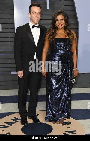 Los Angeles, CA, Stati Uniti d'America. Mar 4, 2018. 04 Marzo 2018 - Los Angeles, California - Mindy Kaling, BJ Novak. 2018 Vanity Fair Oscar Party seguendo il novantesimo Academy Awards tenutosi presso la Wallis Annenberg Center per le Arti Performative. Photo credit: Birdie Thompson/AdMedia Credito: Birdie Thompson/AdMedia/ZUMA filo/Alamy Live News Foto Stock