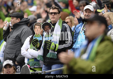 Seattle, Washington, Stati Uniti d'America. Mar 4, 2018. MLS Soccer 2018: una ventola sirena attende con ansia l'inizio del match come Los Angeles visite FC le sirene di Seattle in un match di MLS al secolo campo Collegamento a Seattle, WA. Credito: Jeff Halstead/ZUMA filo/Alamy Live News Foto Stock