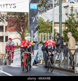 Meudon, Francia. Mar 4, 2018. Il ciclista tedesco Andre Greipel del Team Lotto-Soudal equitazione in un grouppetto durante la fase 1 della Parigi-nizza 2018. Credito: Radu Razvan/Alamy Live News Foto Stock