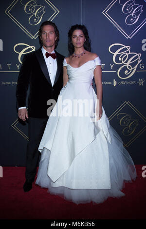 Universal City, Stati Uniti d'America. 04 Mar, 2018. Matthew McConaughey e Camila Alves frequentare la terza città annuale di Gala presso gli Universal Studios il 4 marzo 2018 in città universale, California Credit: la foto di accesso/Alamy Live News Foto Stock