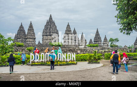 Indonesia, Java Centrale, photo oportunity a metà del IX secolo Prambanan tempio indù Foto Stock