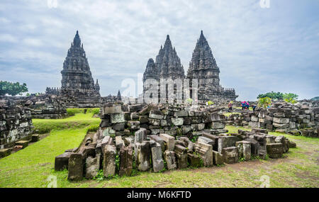 Indonesia, Java centrale, sparsi in muratura composti esterna della metà del IX secolo Prambanan tempio indù Foto Stock