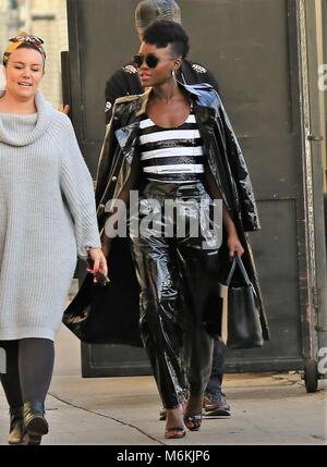 Lupita Nyong'o e Billy Eichner arrivare in 'Jimmy Kimmel Live!' studio con: Lupita Nyong'o Dove: Hollywood, California, Stati Uniti quando: 02 Feb 2018 Credit: WENN.com Foto Stock