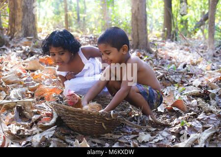 Il kerala village infanzia Foto Stock