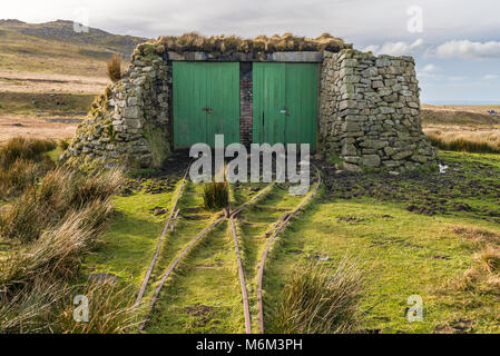 Target Rowtor Railway è un 24. a scartamento ridotto ferroviario militare. Esso trainato per un bersaglio da dietro un terrapieno. Essa è stata utilizzata per la pratica di artiglieria. Foto Stock