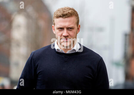 Irlanda e Ulster giocatore di rugby Stuart Olding arriva a Belfast Crown Court dove lui e il suo compagno di squadra Paddy Jackson sono in fase di sperimentazione accusato di aver violentato una donna a una proprietà nel sud di Belfast nel giugno 2016. Foto Stock