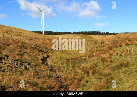 Turbina eolica a Pant Y Wal wind farm, Gilfach Goch vicino a Bridgend South Wales UK Foto Stock