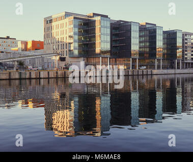 Hammarby Sjostad eco quartiere è un pioniere nello sviluppo sostenibile, Hammarby Lago, Stoccolma, Svezia, in Scandinavia. Foto Stock