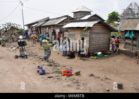 Repubblica democratica del Congo, villaggio vicino al parco nazionale di Virunga Foto Stock