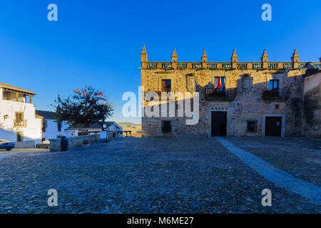 CACERES, Spagna - 21 dicembre 2017: Vista della Plaza de las Valetas square, a Caceres, Estremadura, Spagna Foto Stock