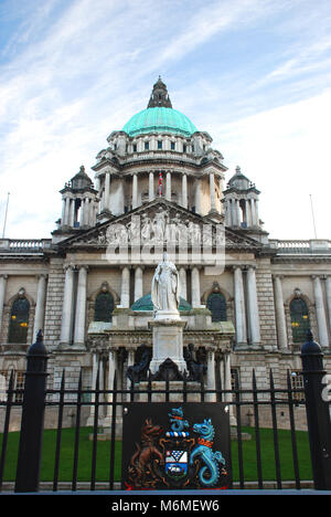 La regina Victoria Statua di fronte al Municipio di Belfast, İreland settentrionale, REGNO UNITO Foto Stock