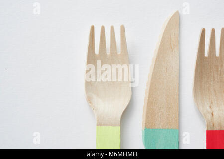 Coltello in legno e colori a forcella serie eco monouso set di posate Foto Stock