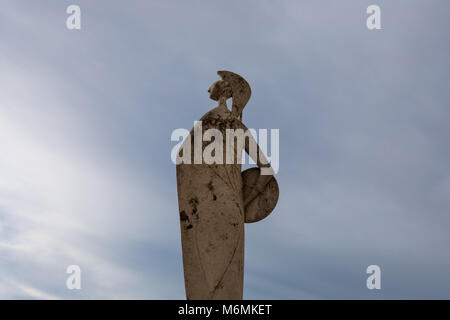 Statua di Minerva, Romana dea della sapienza e della guerra - Trieste, Italia Foto Stock