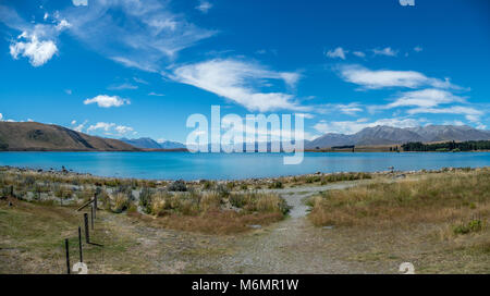 Lago Tekapo è una piccola cittadina situata all'estremità meridionale del lago omonimo nell entroterra Isola del Sud della Nuova Zelanda. Foto Stock