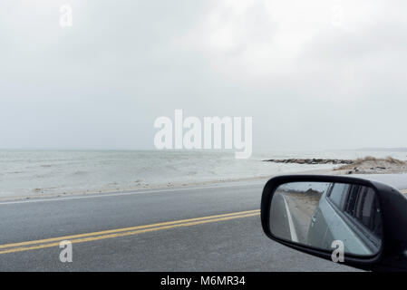 Cerchi sul Backround rosso Foto Stock