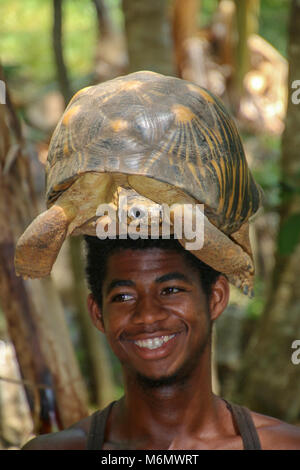 Africa e Madagascar, Ritratto di giovane ragazzo Foto Stock
