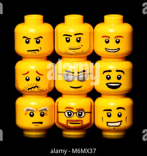 Teste di lego su sfondo nero Foto Stock