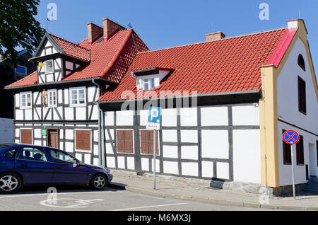 Ex Ospedale edificio costruito 1720), attualmente parte di Florian Ceynowa museo della regione di puck in Puck, esempio di post-e-fascio di costruzione. Foto Stock