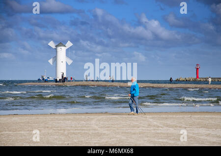 'Stawa Mlyny' - fari a luce rotante a forma di mulino a vento, Swinoujscie, ad ovest della provincia di Pomerania, in Polonia, in Europa. Foto Stock