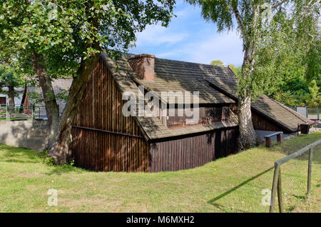 Xvi secolo fucina di acqua al flusso di Oliwa in gioia Valley. Gdansk, provincia di Pomerania, in Polonia, in Europa. Foto Stock