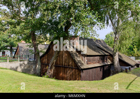 Xvi secolo fucina di acqua al flusso di Oliwa in gioia Valley. Gdansk, provincia di Pomerania, in Polonia, in Europa. Foto Stock