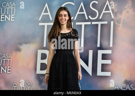 Premiere di 'a casa tutti bene' a Roma, Italia. Dotato di: Elisa Visari dove: Roma, Lazio, Italia Quando: 02 Feb 2018 Credit: IPA/WENN.com * * disponibile solo per la pubblicazione in UK, USA, Germania, Austria, Svizzera** Foto Stock