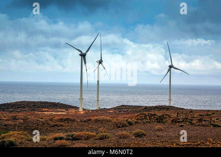 Wind Farm contro il cielo, Abades, il sud di Tenerife, Isole Canarie, Spagna Foto Stock